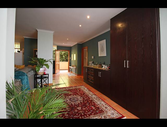 2 BEDROOM APARTMENT FOR SALE IN HOUGHTON ESTATE